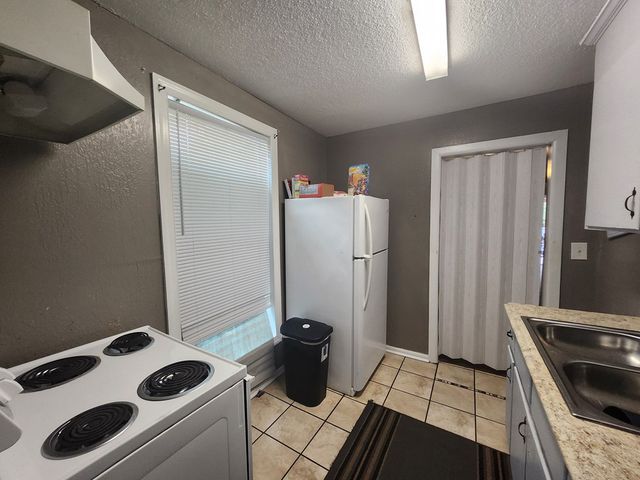 904 Hamilton St, Dothan, AL 36301