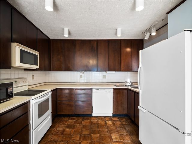 5153 N Barton Road, North Ridgeville, OH 44039