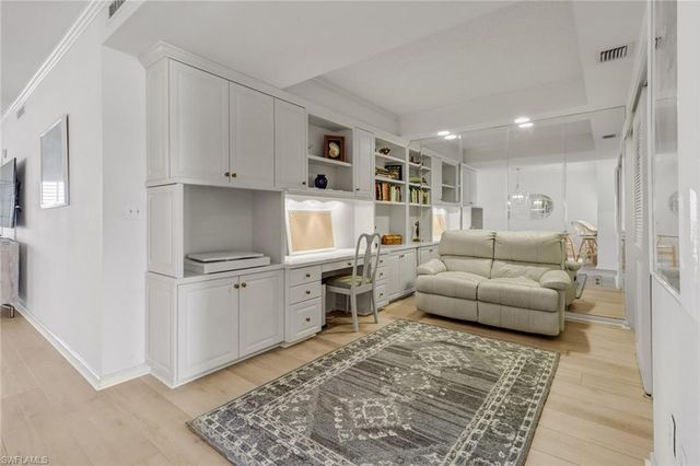 205 Park Shore Dr Apt 443, Naples, FL 34103