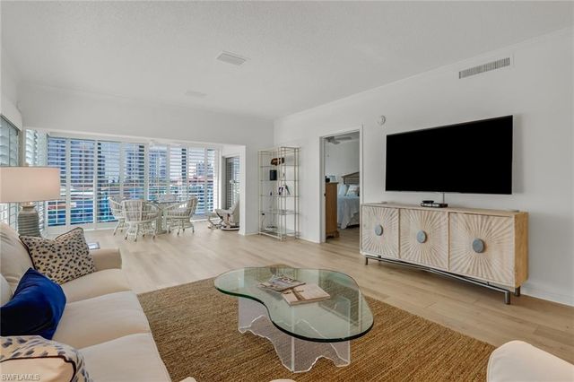 205 Park Shore Dr Apt 443, Naples, FL 34103