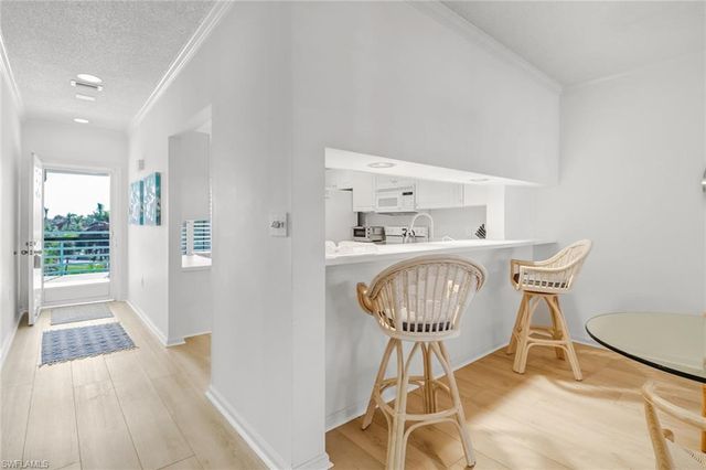 205 Park Shore Dr Apt 443, Naples, FL 34103