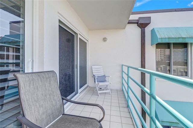 205 Park Shore Dr Apt 443, Naples, FL 34103