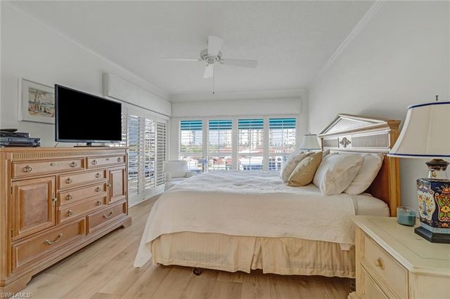 205 Park Shore Dr Apt 443, Naples, FL 34103