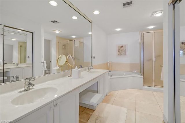 205 Park Shore Dr Apt 443, Naples, FL 34103