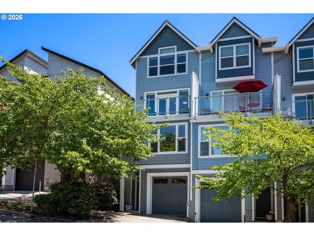 6920 N CHARLESTON Ave, Portland, OR 97203