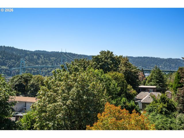 6920 N CHARLESTON Ave, Portland, OR 97203