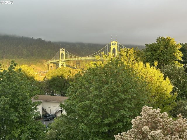 6920 N CHARLESTON Ave, Portland, OR 97203