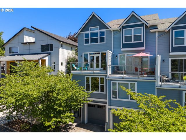 6920 N CHARLESTON Ave, Portland, OR 97203