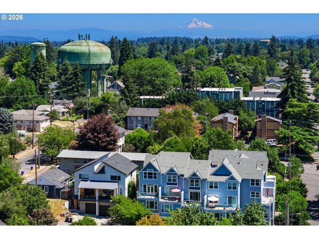 6920 N CHARLESTON Ave, Portland, OR 97203