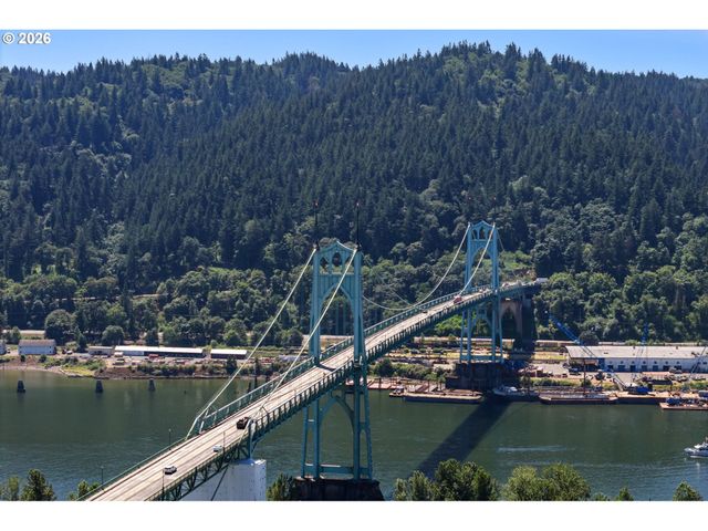6920 N CHARLESTON Ave, Portland, OR 97203