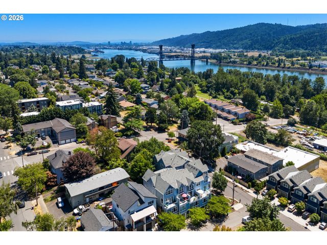 6920 N CHARLESTON Ave, Portland, OR 97203
