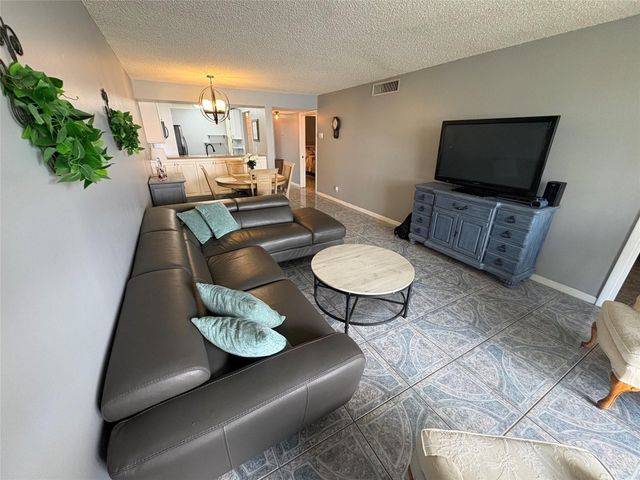 6207 Coral Lake Drive 107, Pompano Beach, FL 33063