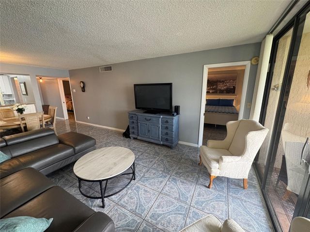 6207 Coral Lake Drive 107, Pompano Beach, FL 33063