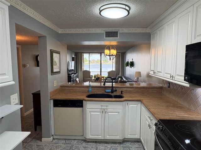 6207 Coral Lake Drive 107, Pompano Beach, FL 33063