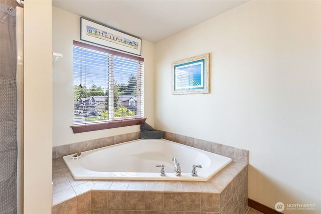 20225 194th Avenue E, Orting, WA 98360