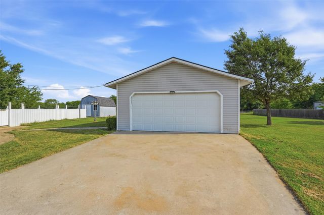 27513 State Highway 56, Whitesboro, TX 76273