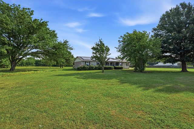 27513 State Highway 56, Whitesboro, TX 76273