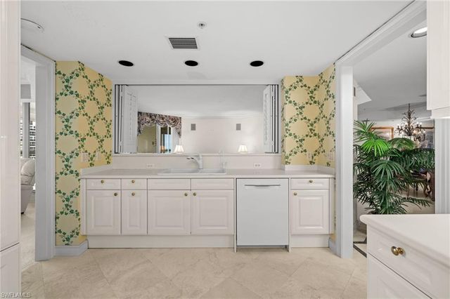 4021 Gulf Shore BLVD N 1204, Naples, FL 34103