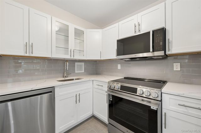 166-26 Powells Cove Boulevard 3D, Beechhurst, NY 11357