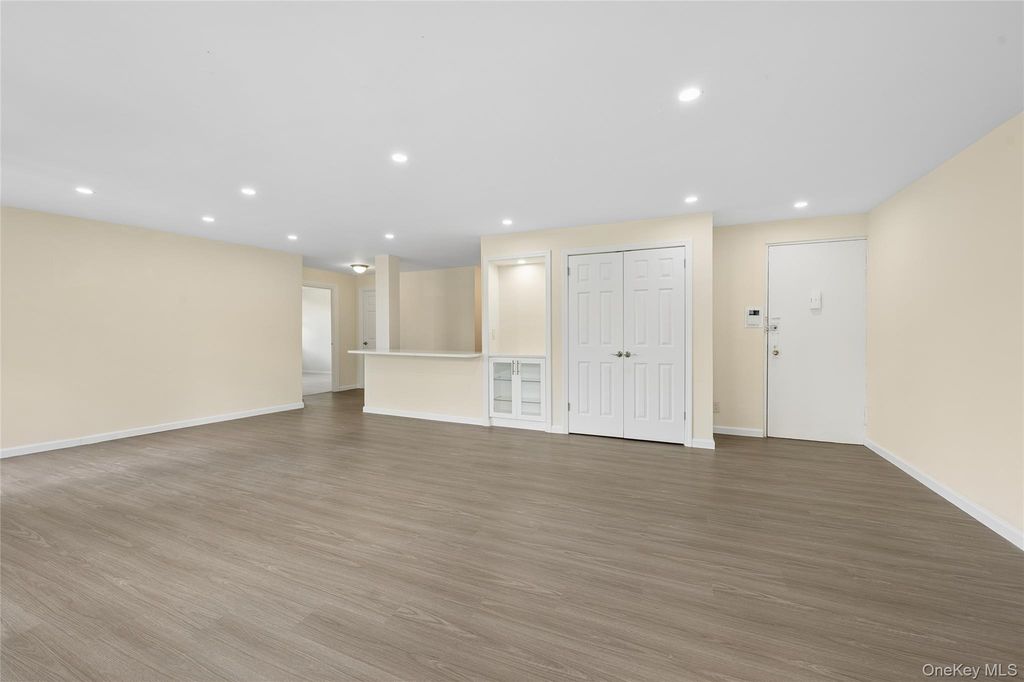 166-26 Powells Cove Boulevard 3D, Beechhurst, NY 11357 — photo 3