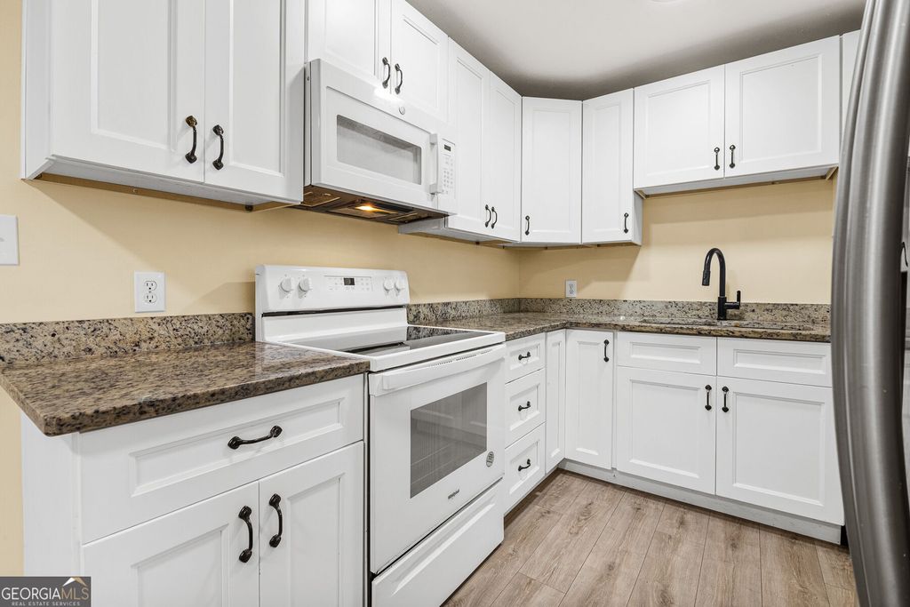 349 Roxbury Drive, Riverdale, GA 30274 — photo 2