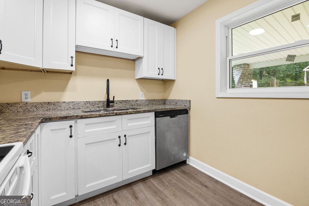 349 Roxbury Drive, Riverdale, GA 30274 — photo 3