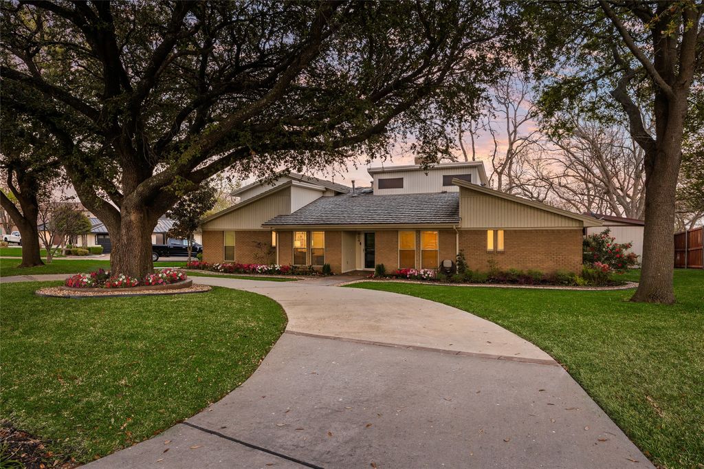 404 Point Royal Drive, Rowlett, TX 75087