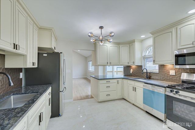 22 Price Drive, Edison, NJ 08817