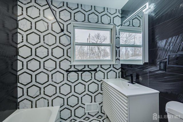 22 Price Drive, Edison, NJ 08817