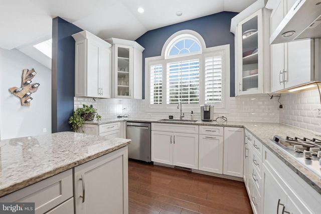 5853 WATERLOO BRIDGE CIR, Haymarket, VA 20169