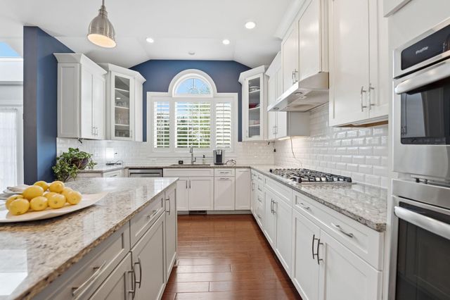 5853 WATERLOO BRIDGE CIR, Haymarket, VA 20169