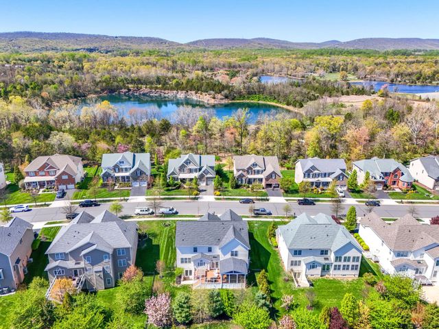 5853 WATERLOO BRIDGE CIR, Haymarket, VA 20169