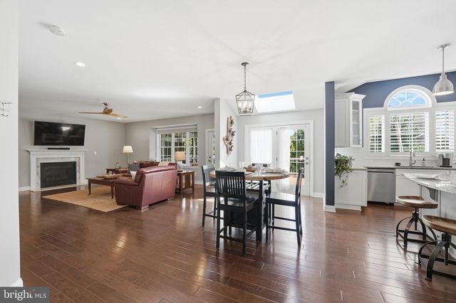 5853 WATERLOO BRIDGE CIR, Haymarket, VA 20169