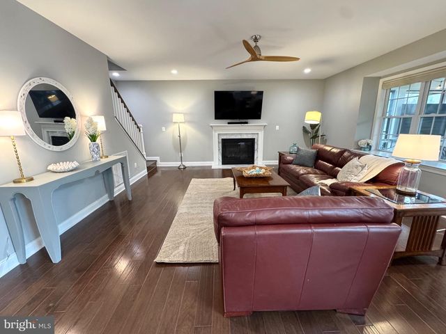5853 WATERLOO BRIDGE CIR, Haymarket, VA 20169