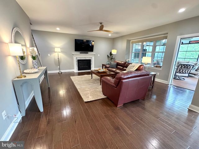 5853 WATERLOO BRIDGE CIR, Haymarket, VA 20169