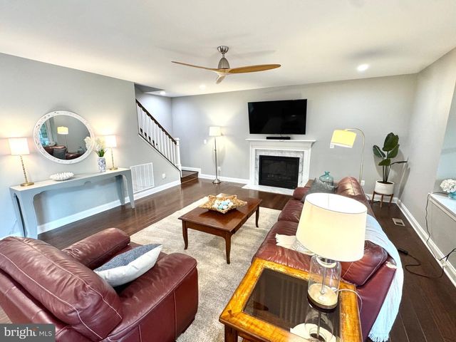 5853 WATERLOO BRIDGE CIR, Haymarket, VA 20169