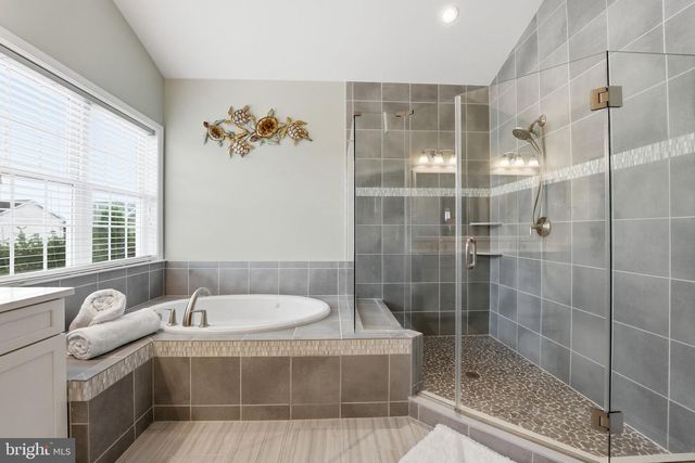 5853 WATERLOO BRIDGE CIR, Haymarket, VA 20169
