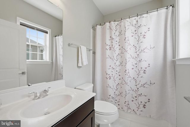 5853 WATERLOO BRIDGE CIR, Haymarket, VA 20169