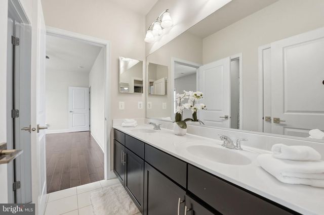5853 WATERLOO BRIDGE CIR, Haymarket, VA 20169