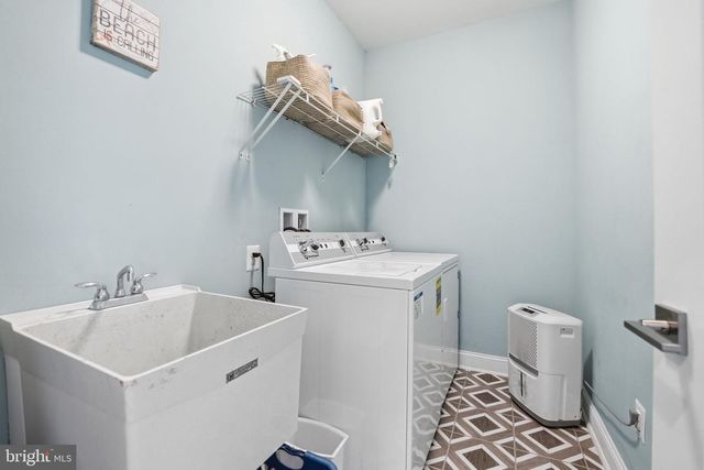 5853 WATERLOO BRIDGE CIR, Haymarket, VA 20169