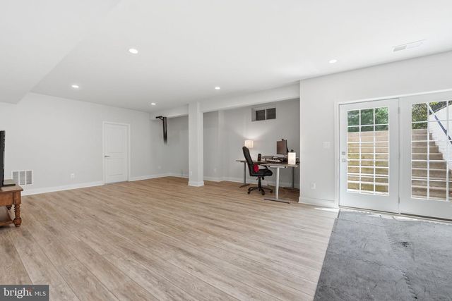 5853 WATERLOO BRIDGE CIR, Haymarket, VA 20169