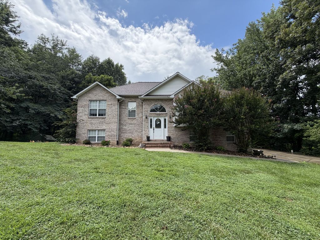 1540 Little John Ln, Cookeville, TN 38501