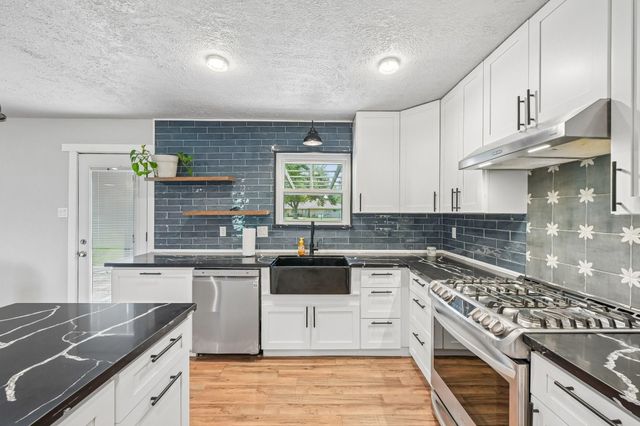 101 W Larkspur Drive, Alvin, TX 77511
