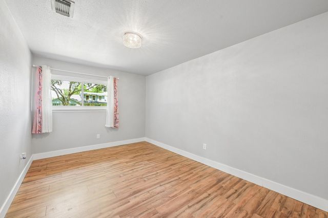 101 W Larkspur Drive, Alvin, TX 77511
