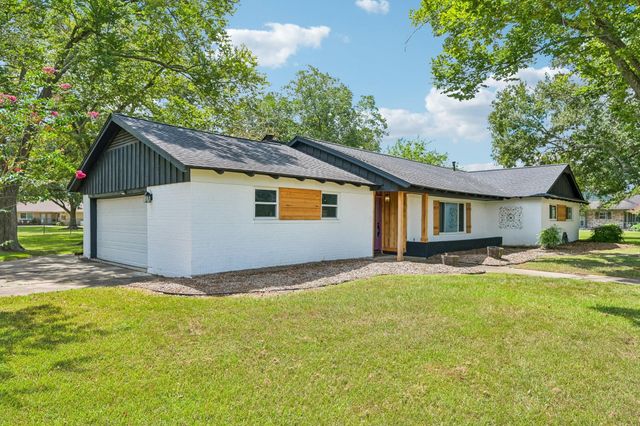101 W Larkspur Drive, Alvin, TX 77511