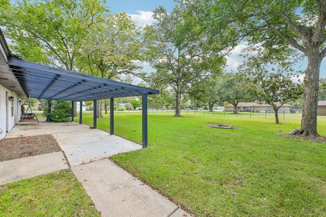 101 W Larkspur Drive, Alvin, TX 77511