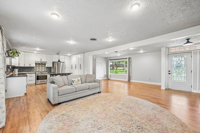 101 W Larkspur Drive, Alvin, TX 77511