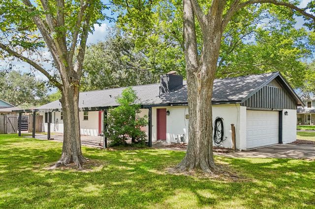 101 W Larkspur Drive, Alvin, TX 77511