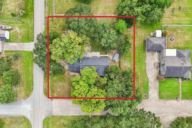 101 W Larkspur Drive, Alvin, TX 77511