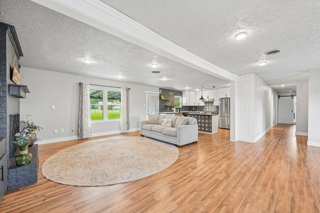 101 W Larkspur Drive, Alvin, TX 77511